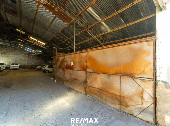 VENTA 2 CASAS + LOCAL + COCHERA EN MACROCENTRO 5