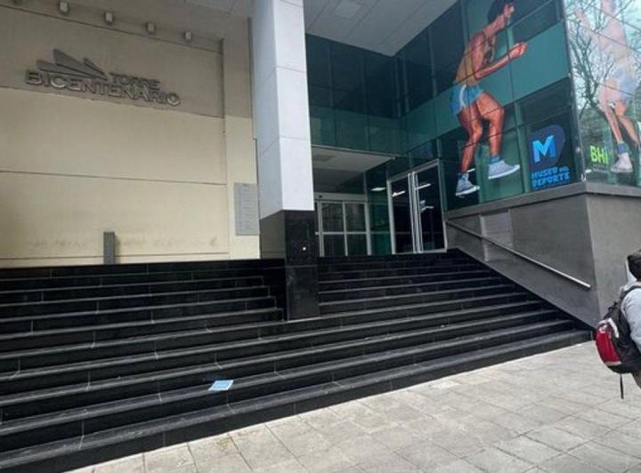ALQUILER PISO de 700m2   ZONA CENTRO 3