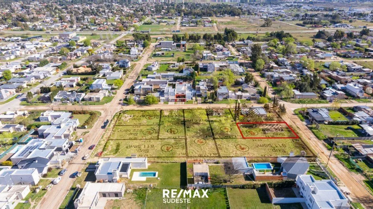 LOTE EN VENTA SOBRE YAPEYU 4