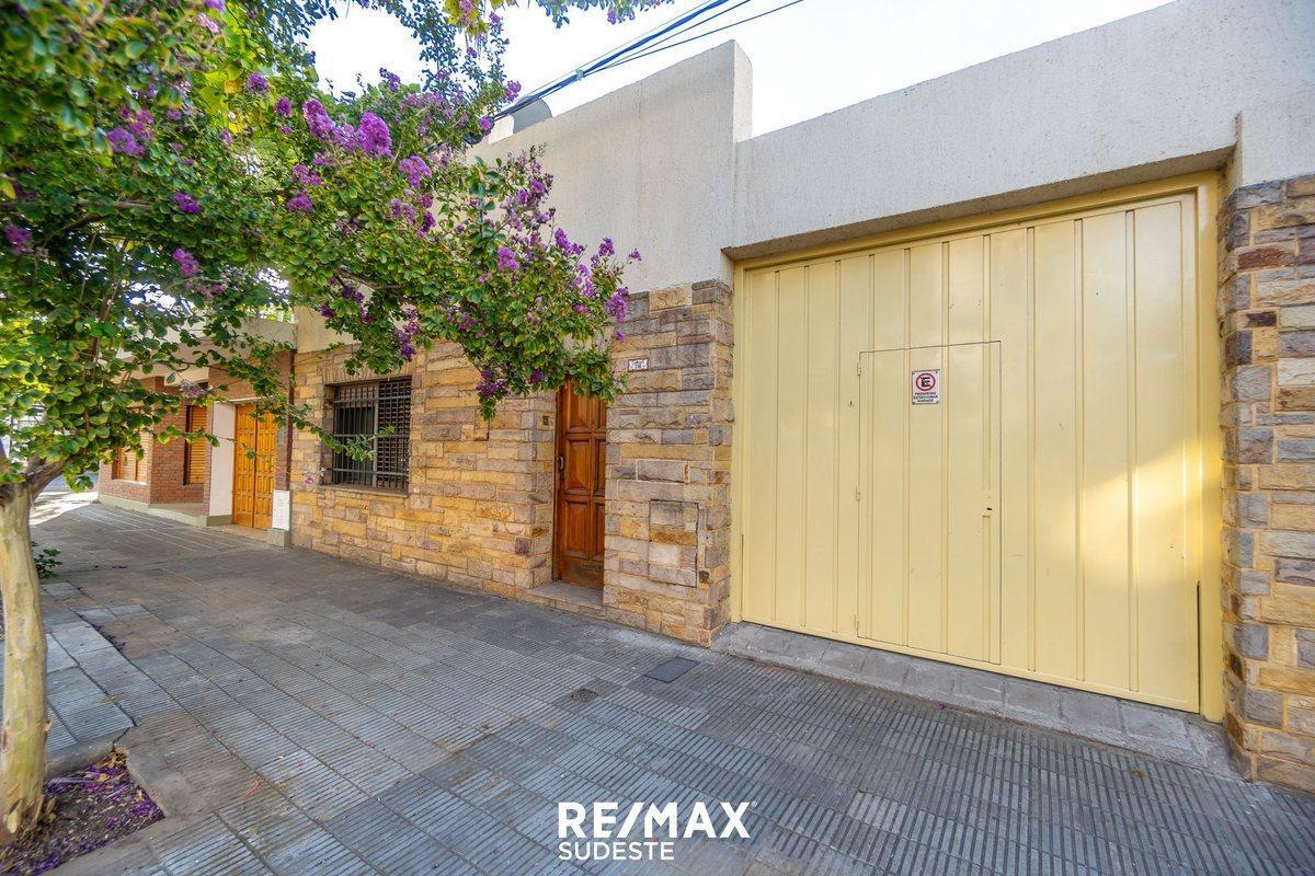 VENTA CASA CARONTI 700 ESPECTACULAR UBICACIÓN