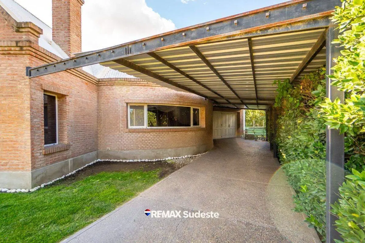 CASA EN BARRIO PRIVADO SOLARES NORTE 3