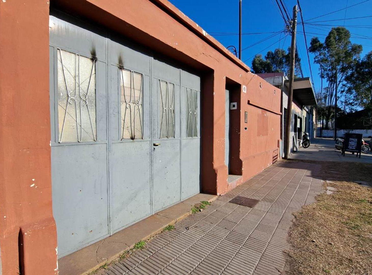 VENTA CASA 2 DORMITORIOS A REFACCIONAR CON PATIO
