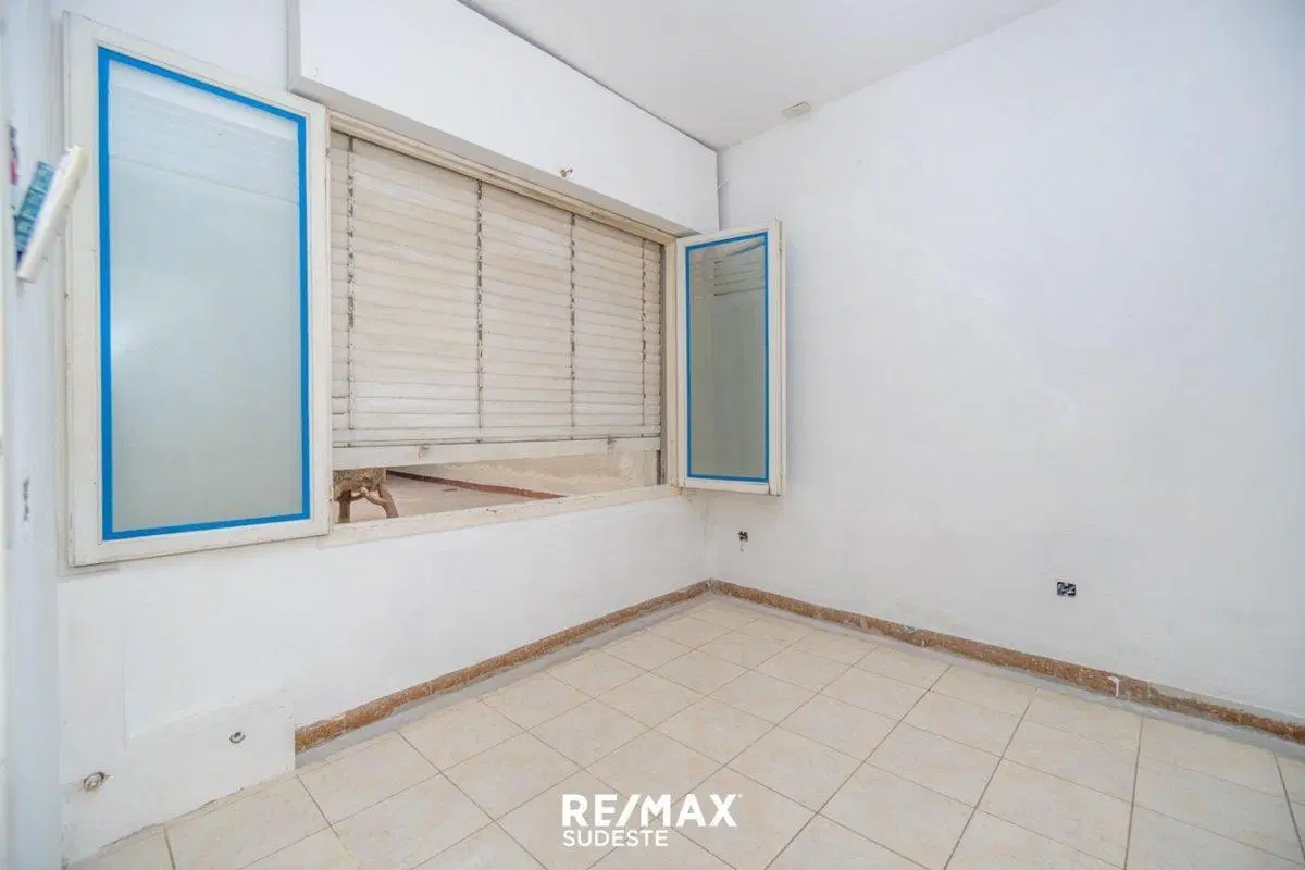 2 CASAS + LOCAL A LA CALLE 4