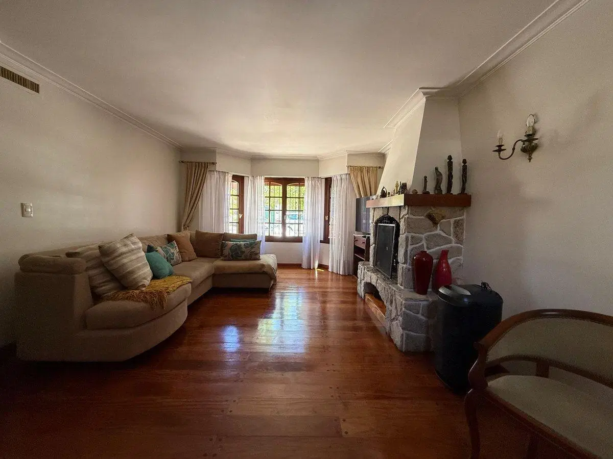 VENTA IMPORTANTE CASA EN RONDEAU 572. MACROCENTRO 3