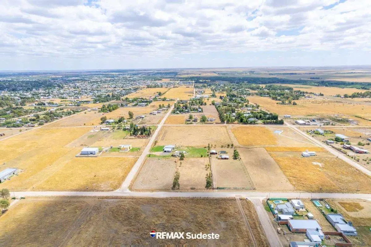 Lote de 3.200 m² zona Club Midget. Alambrado 2