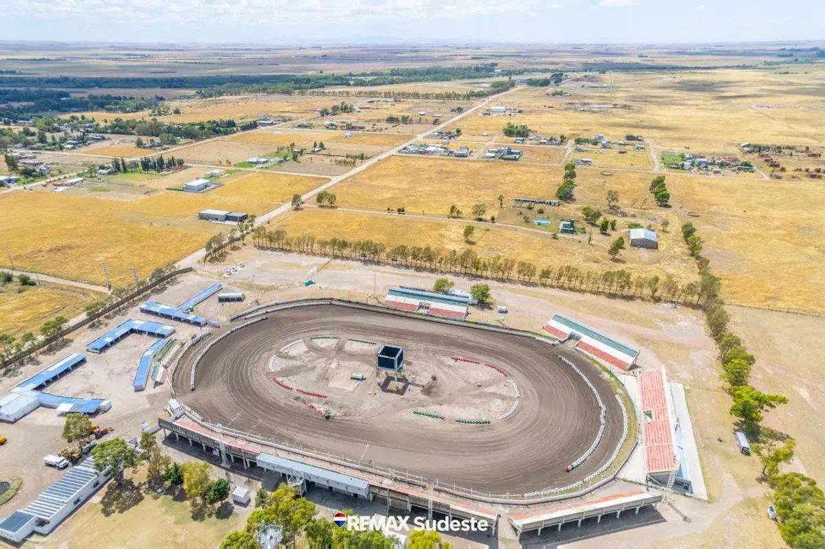 Lote de 3.200 m² zona Club Midget. Alambrado 4