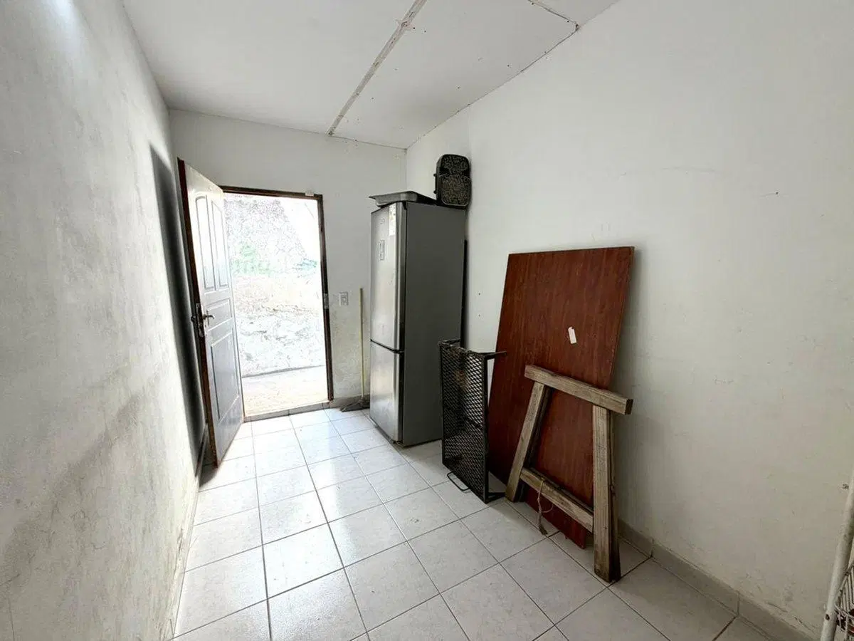 Casa a terminar + Salon al frente 4
