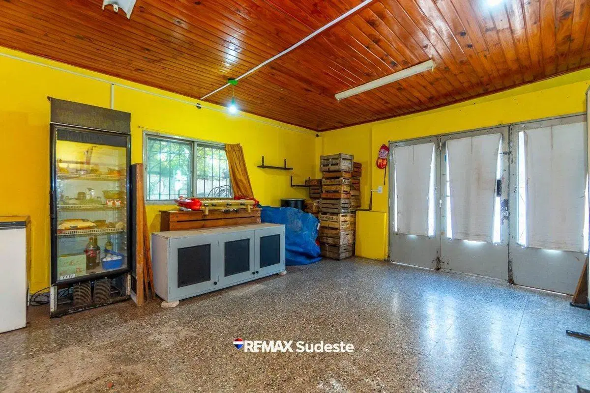 Venta casa a refaccionar Undiano 1589 3