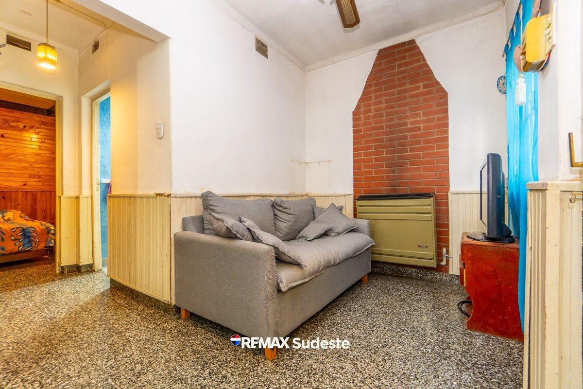 Venta casa a refaccionar Undiano 1589