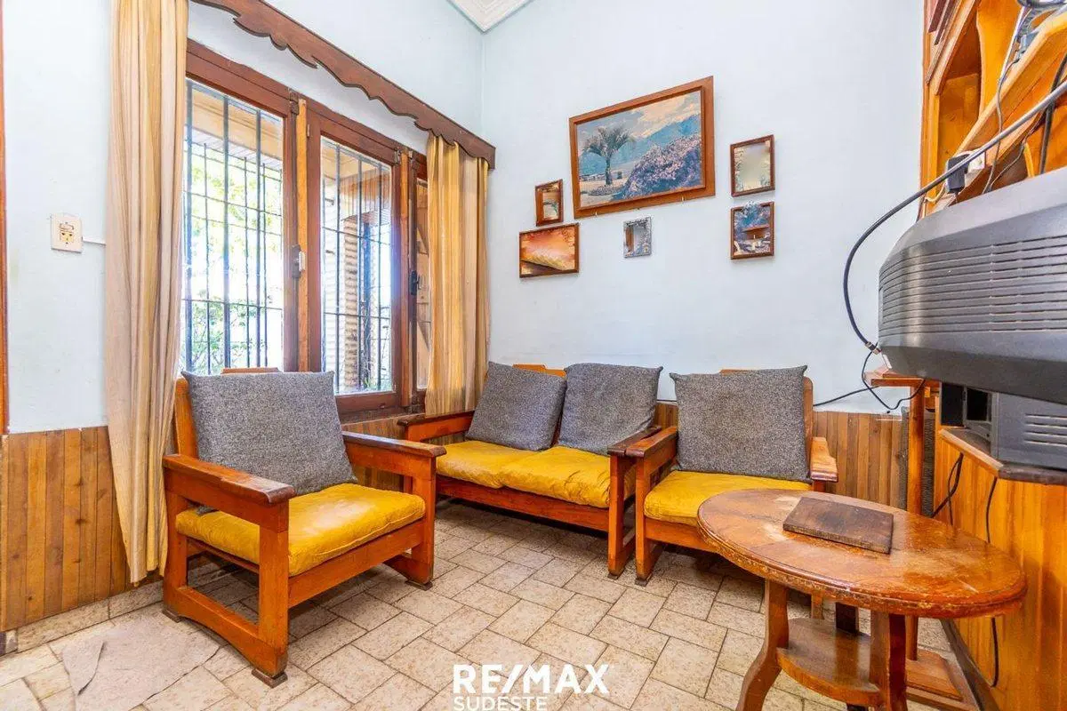 Gran oportunidad: casa, departamento y galpón 4