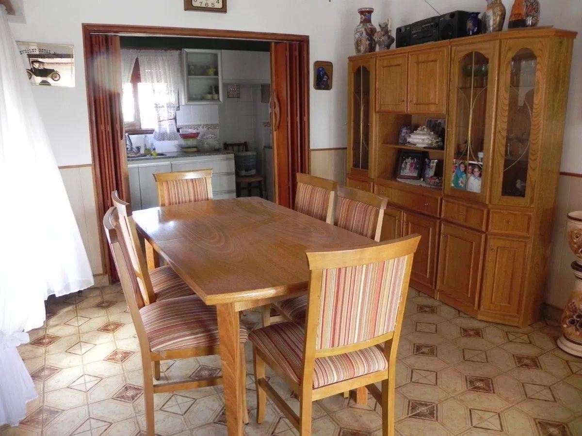 Amplia Propiedad en Venta con Local 5