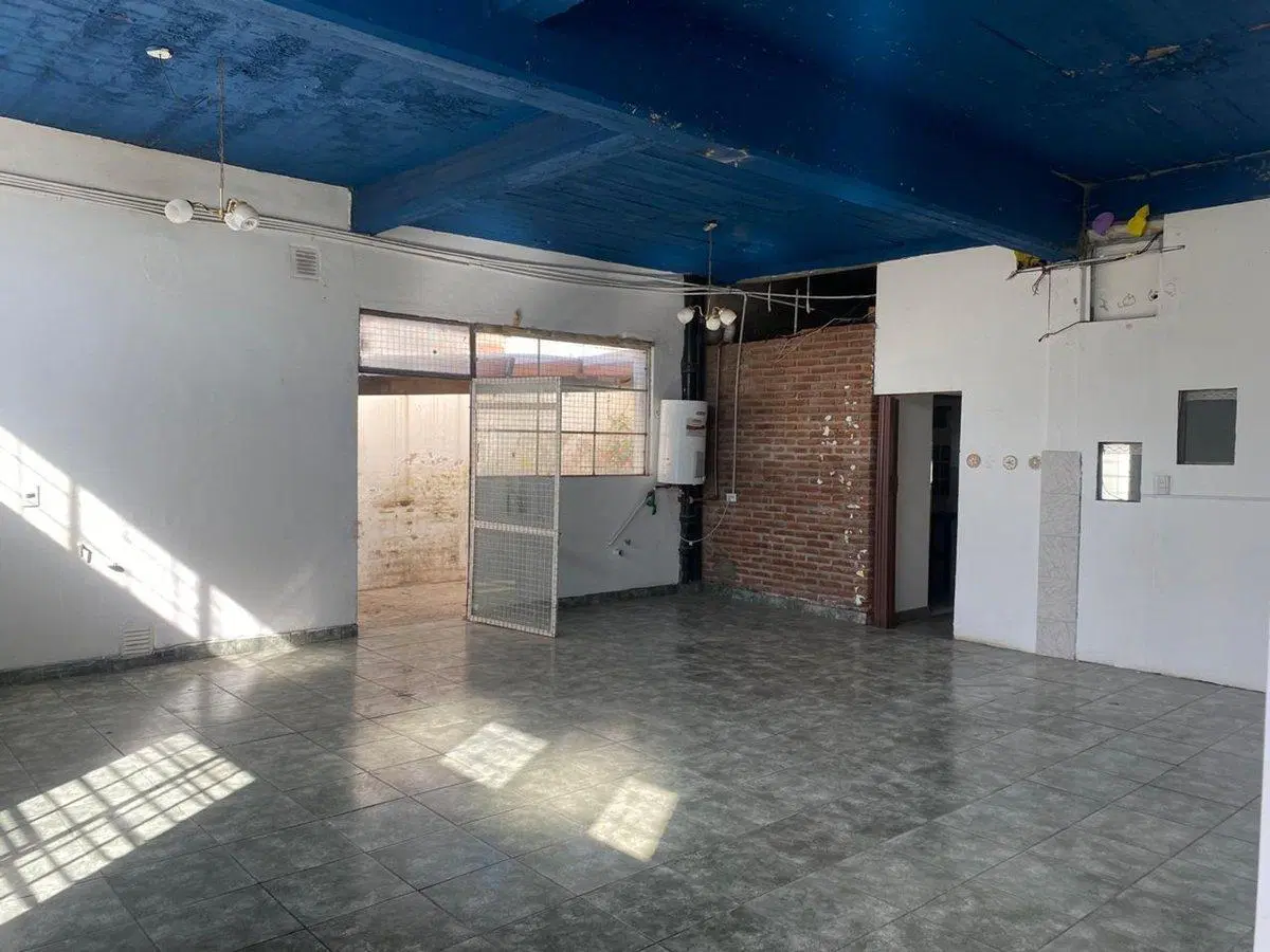 Vendo Casa ideal salón o deposito. 3