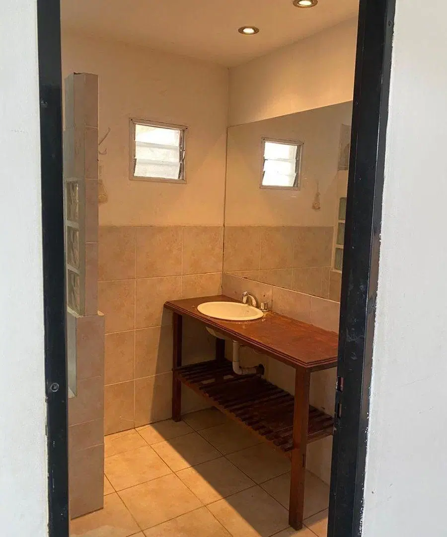 Vendo Casa ideal salón o deposito. 4