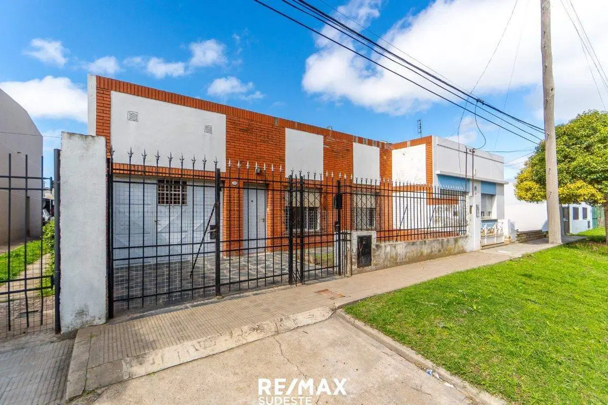 Venta casa 3 dormitorios, patio y garage pasante 3