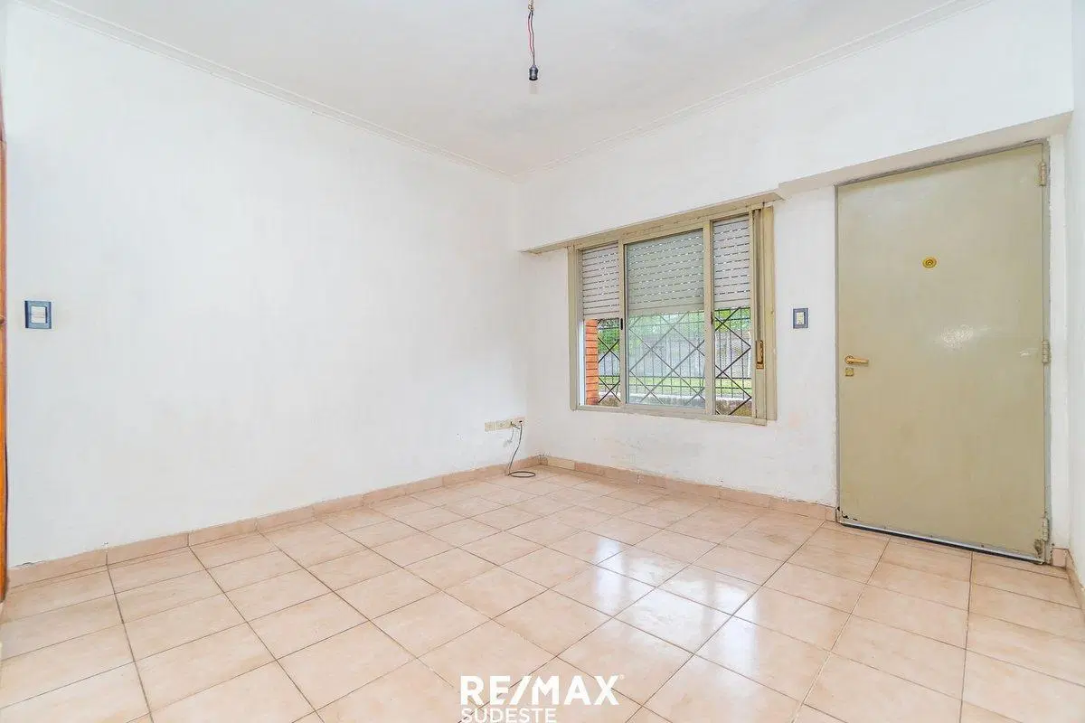 Venta casa 3 dormitorios, patio y garage pasante 5