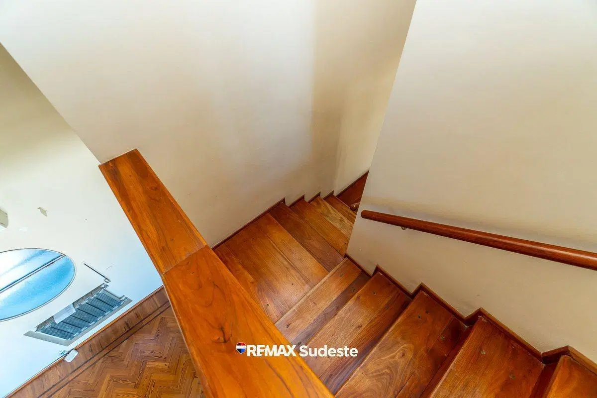 DEPARTAMENTO TIPO DÚPLEX EN EL CENTRO CON COCHERA 3