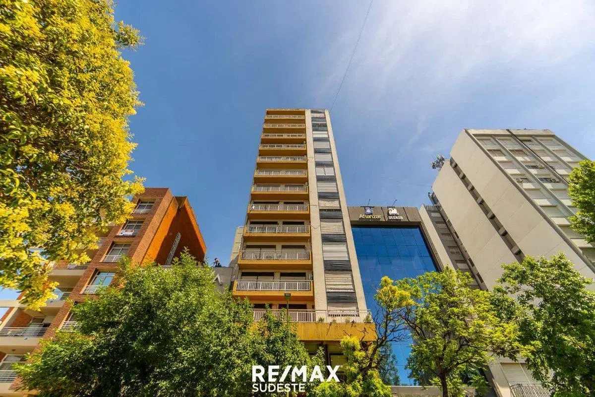 VENTA DEPARTAMENTO CENTRO 4 AMBIENTES CON COCHERA 2