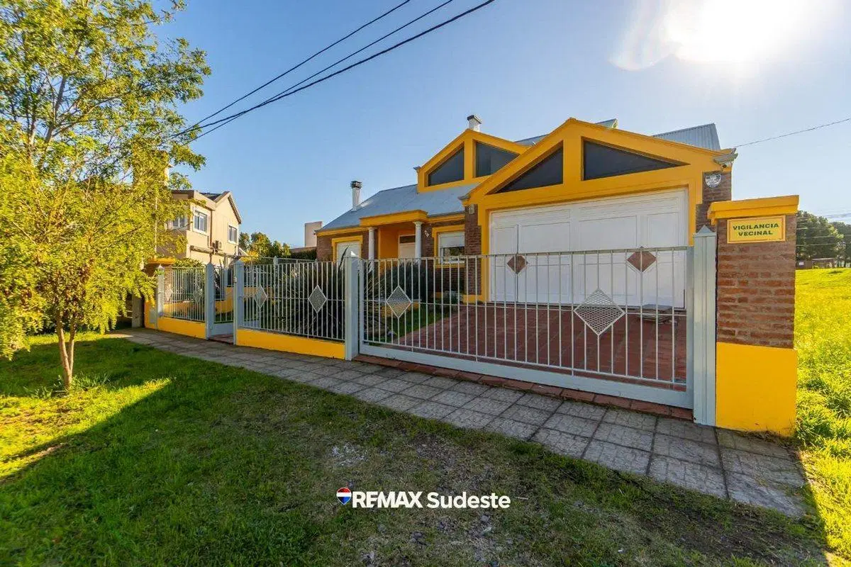 Venta casa 4 dormitorios APTO CREDITO 2