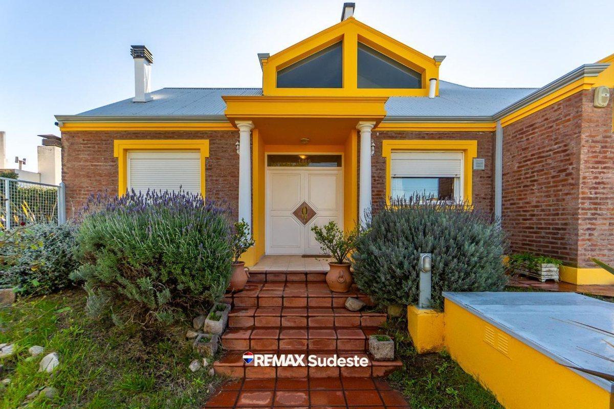 Venta casa 4 dormitorios APTO CREDITO