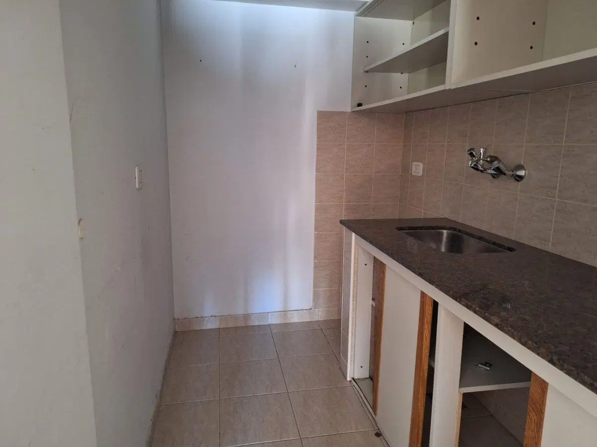 VENTA SEMIPISO 2 DORMITORIOS CENTRICO C/COCHERA 8