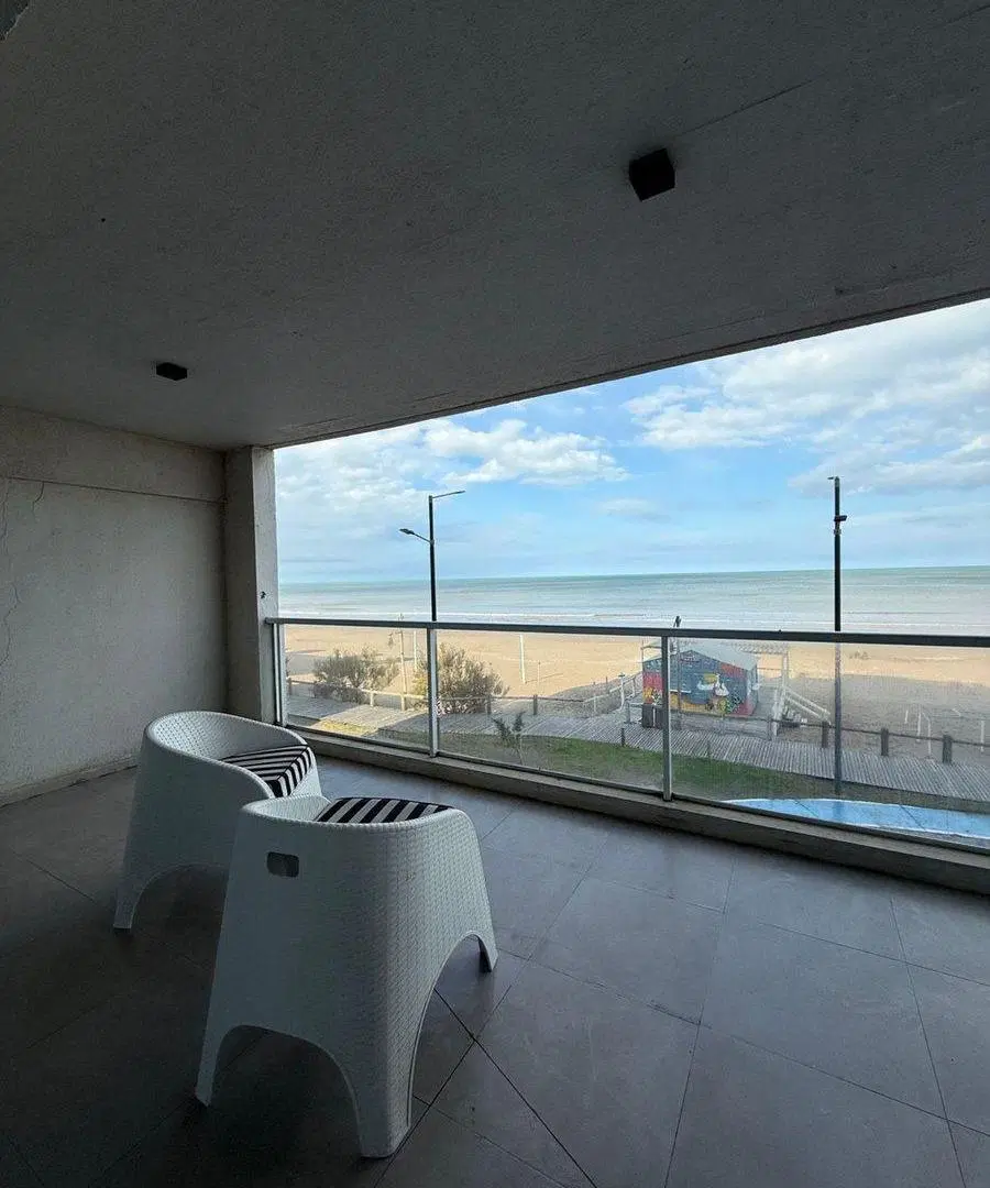 SEMIPISO EN VENTA FRENTE AL MAR EN MONTE HERMOSO 2