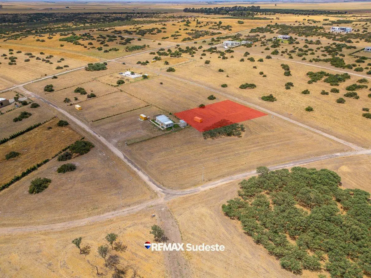 SE VENDE Lote de 2600 m2 en Barrio LA HUELLA 5