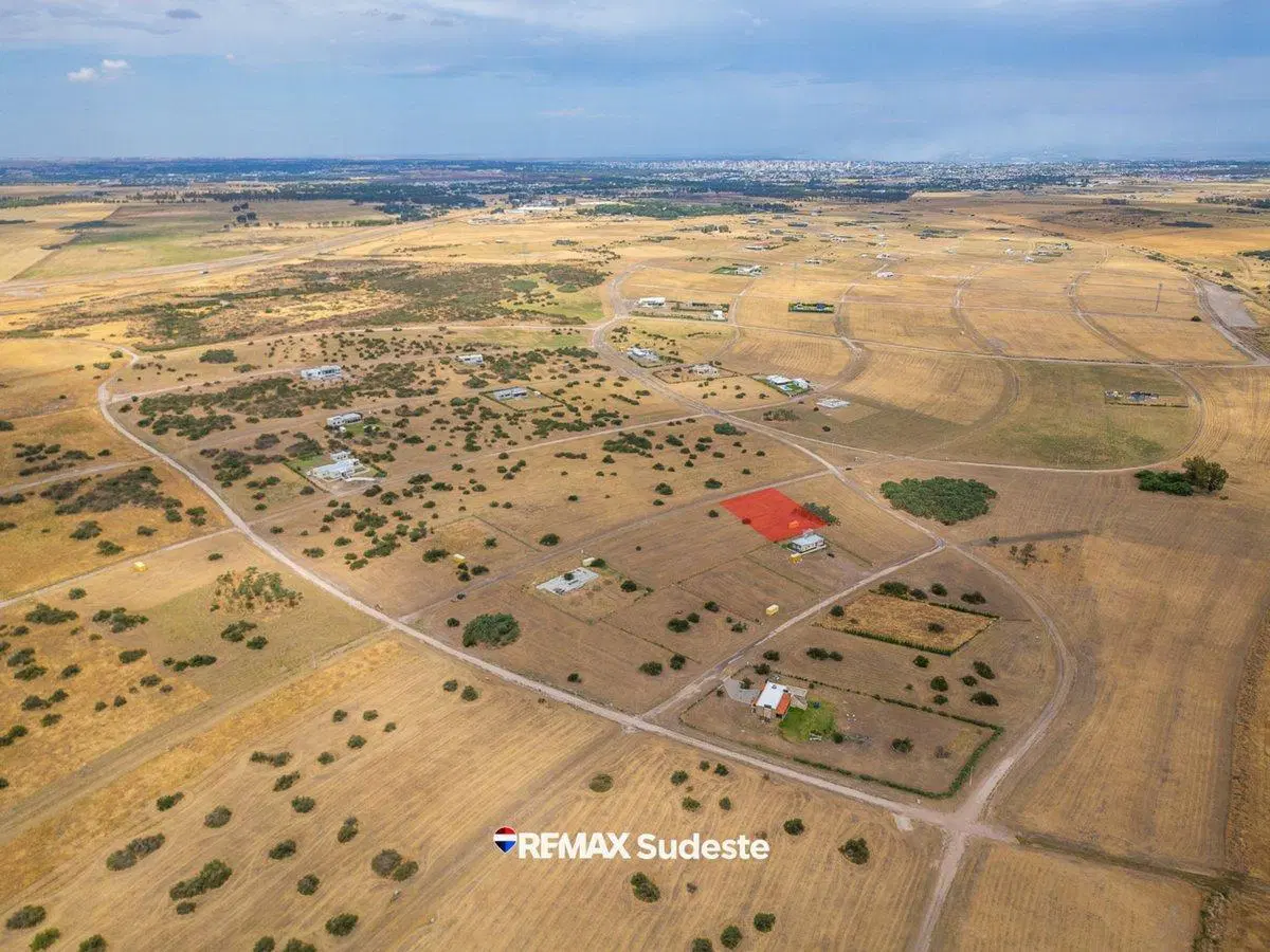 SE VENDE Lote de 2600 m2 en Barrio LA HUELLA 2