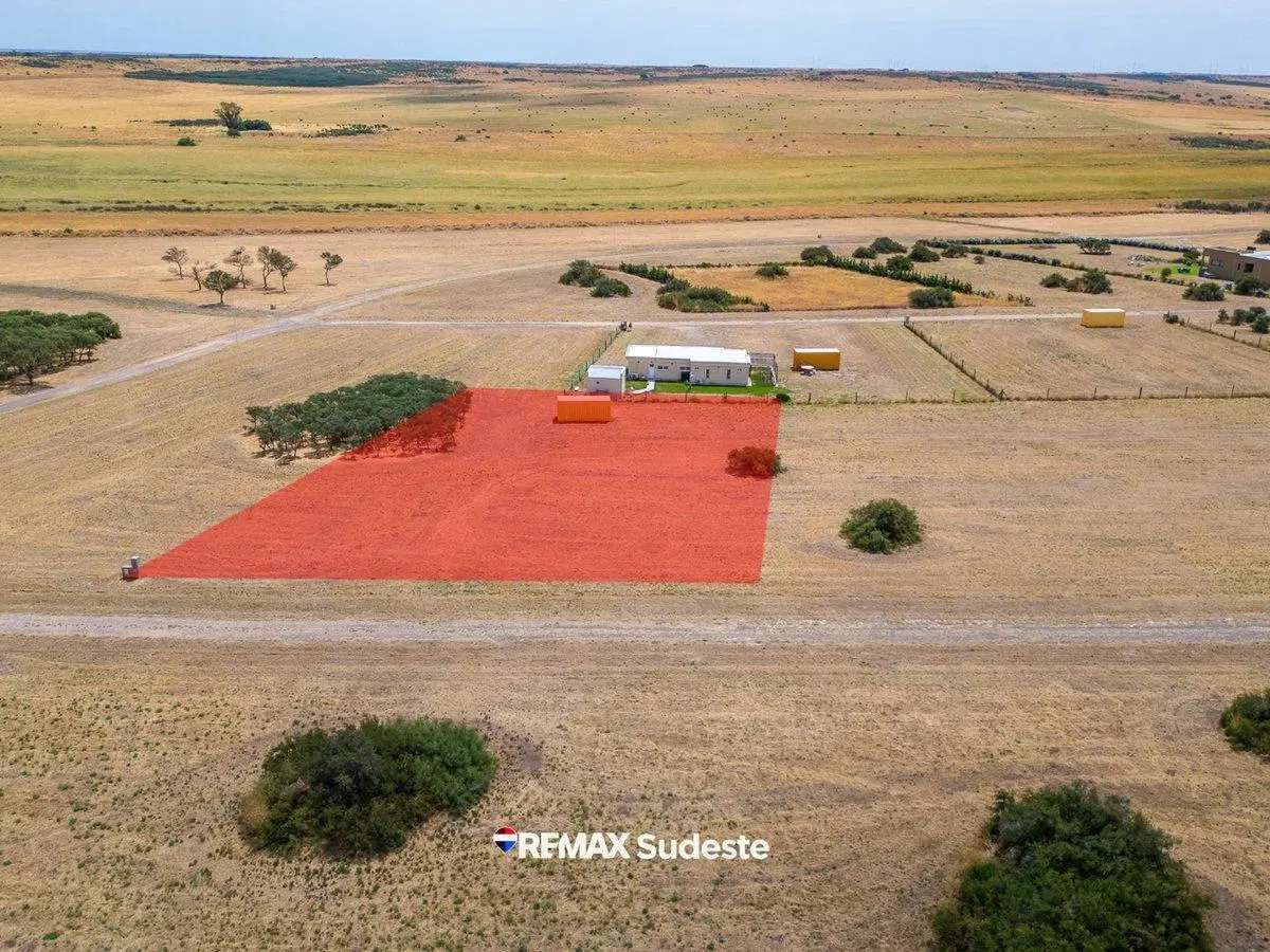 SE VENDE Lote de 2600 m2 en Barrio LA HUELLA 4