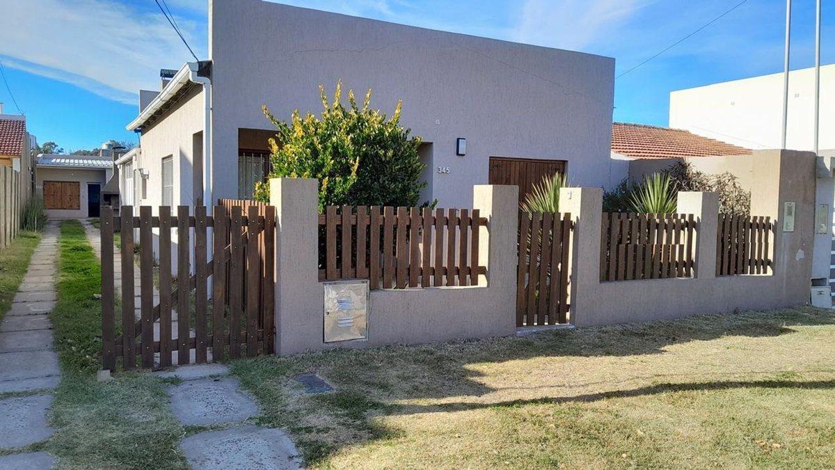 VENTA CASA MAS 4 DEPARTAMENTOS EN MONTE HERMOSO