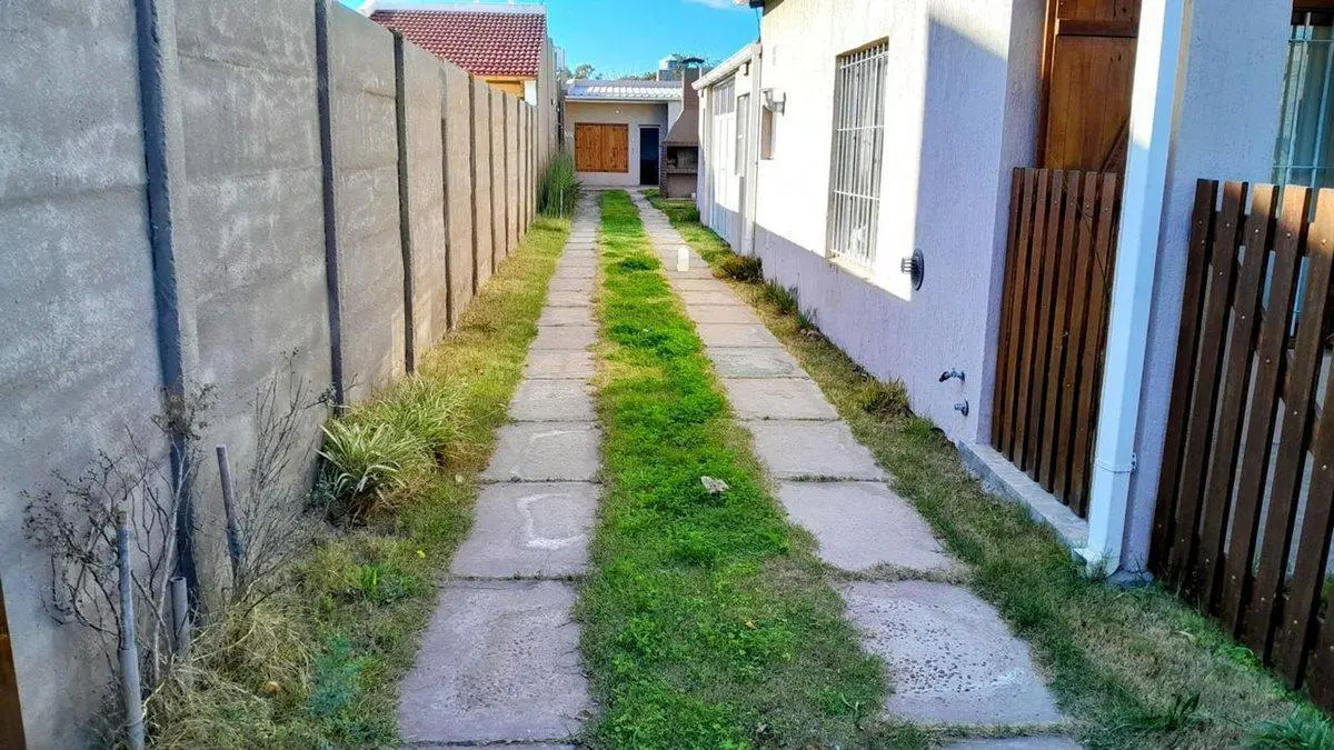 VENTA CASA MAS 4 DEPARTAMENTOS EN MONTE HERMOSO 4
