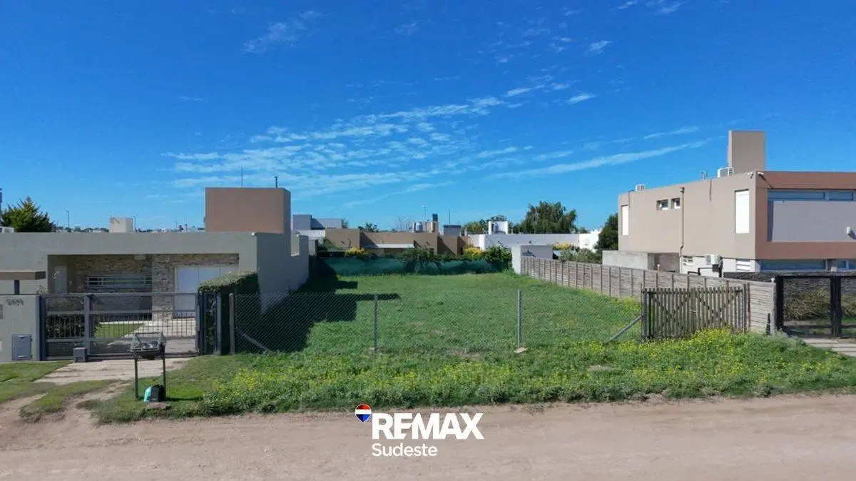 Lote en Venta en  el Barrio Acacias 2