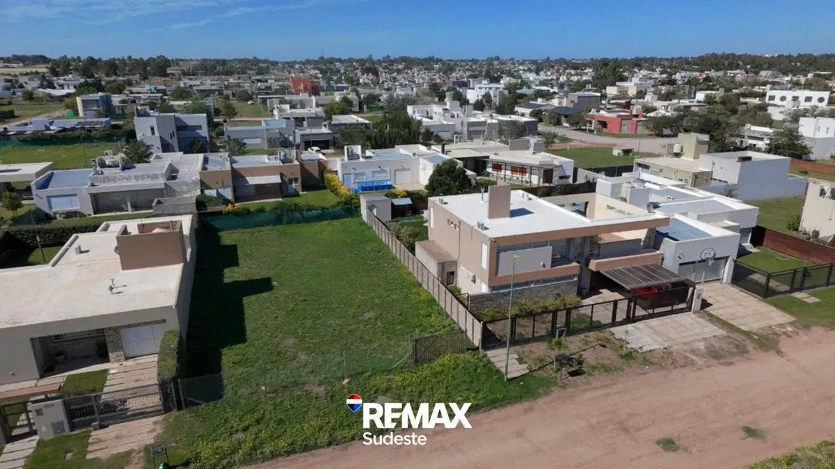 Lote en Venta en  el Barrio Acacias 5