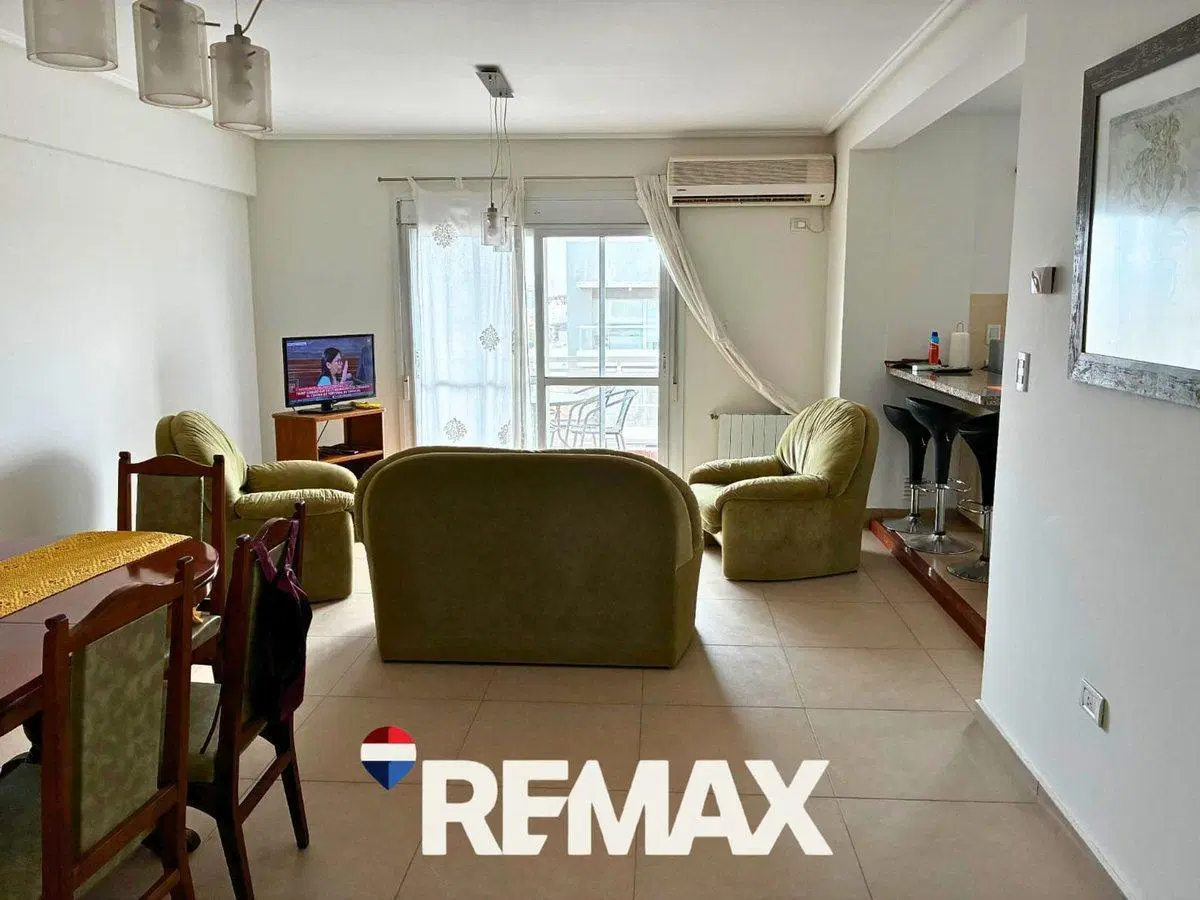 VENTA SEMIPISO CON COCHERA EN MONTE HERMOSO 2