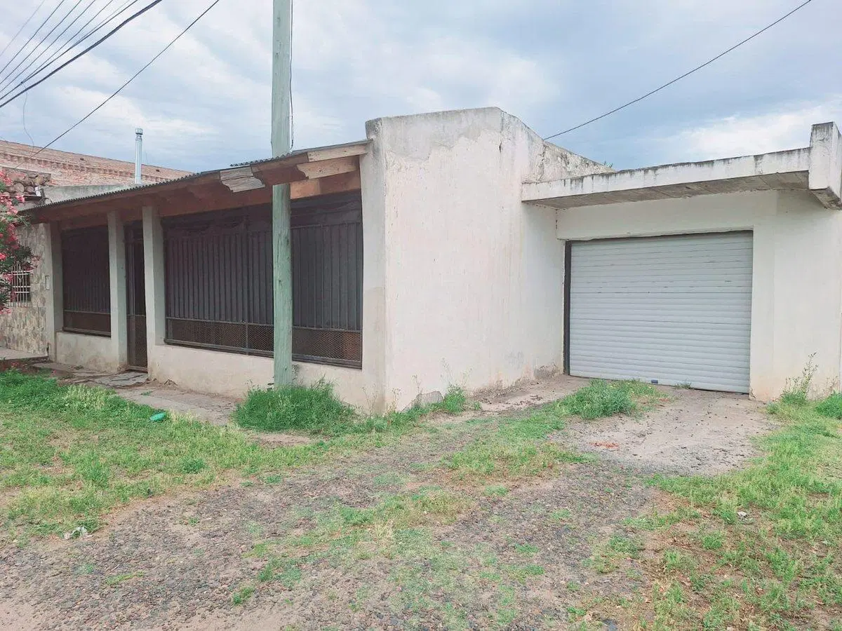 VENTA DE CASA DE DOS DORMITORIOS EN VILLA ITALIA 2