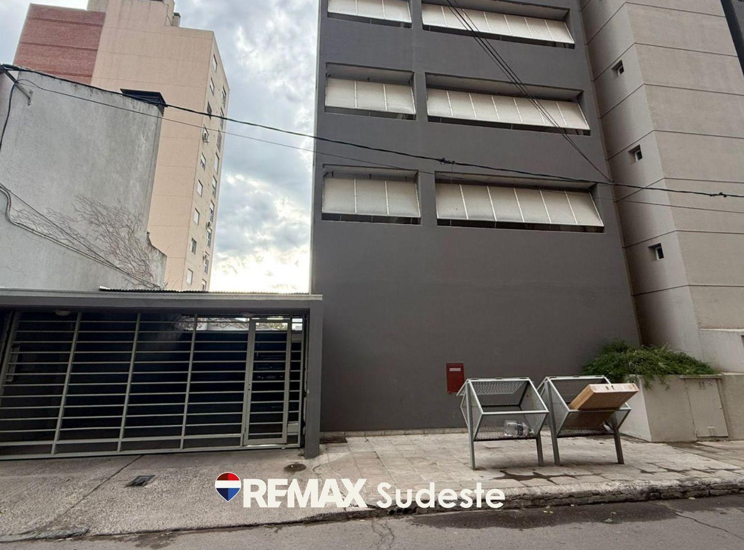 VENTA COCHERA GRANADEROS Y SARMIENTO