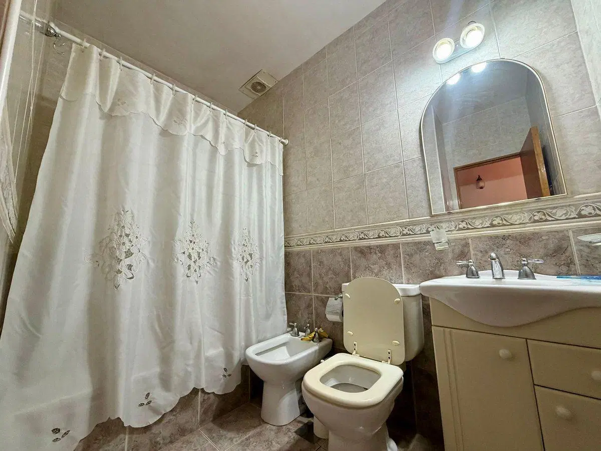 CASA EN VIAMONTE AL 2000 5