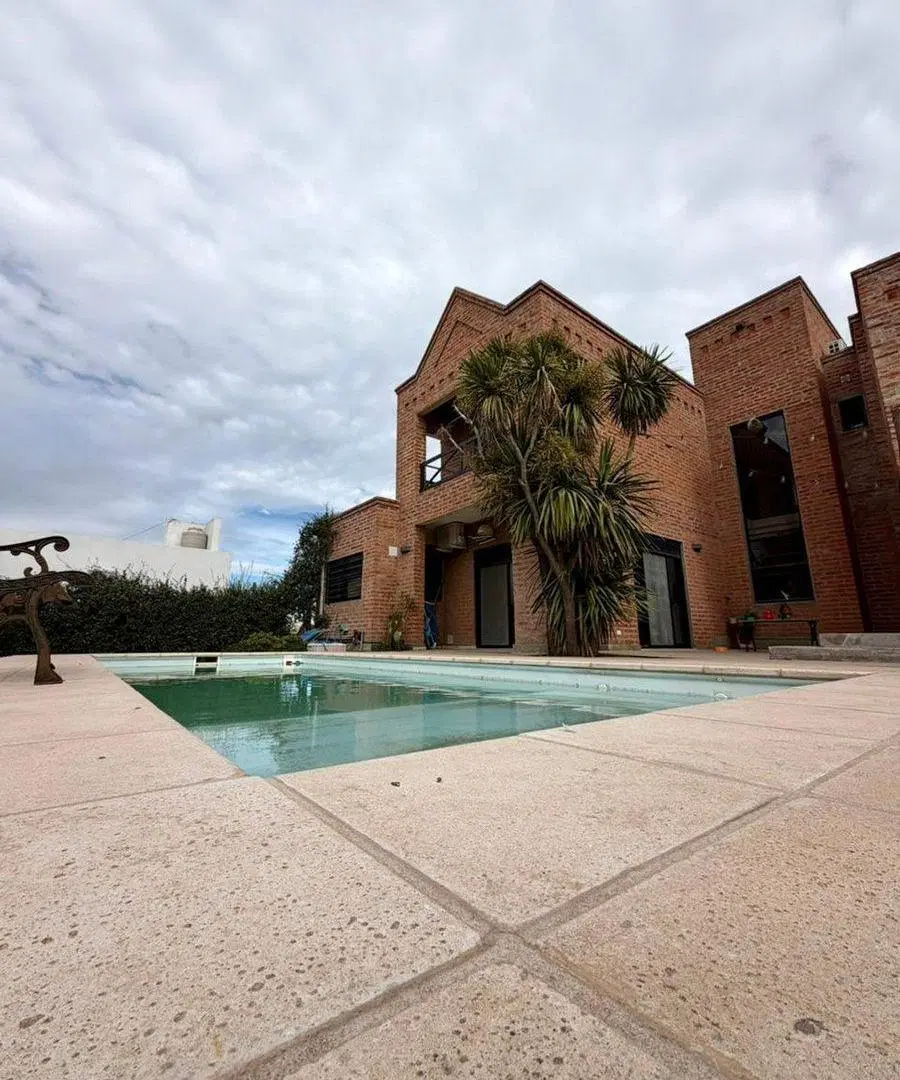 IMPORTANTE CASA EN VENTA BARRIO PALOS VERDES 4