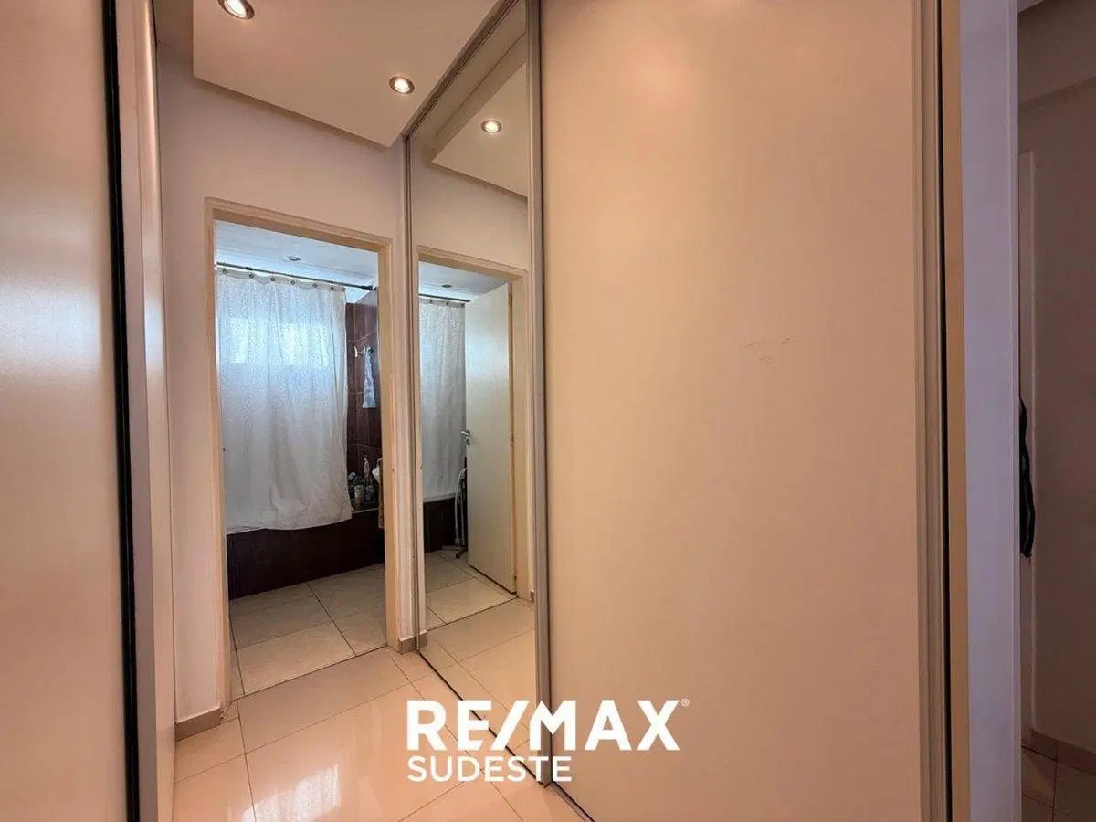 DEPARTAMENTO SEMIPISO de categoría, Cochera,centro 2