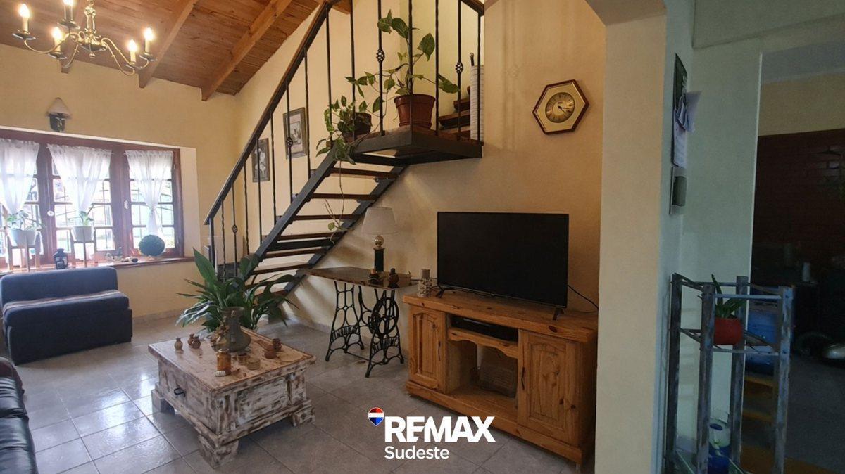 se vende casa de 4 dormitorios en Punta Alta