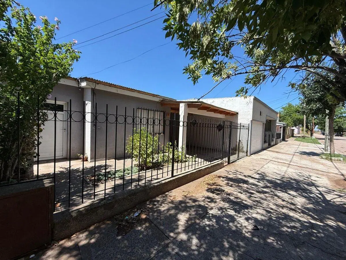 Cómoda casa de 3 dormitorios en Albatros 20 5
