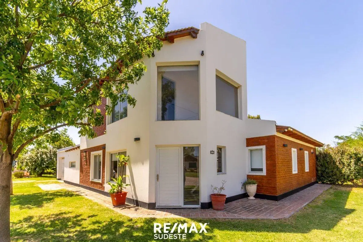 VENTA HERMOSA CASA EN BARRIO PAGO CHICO 3