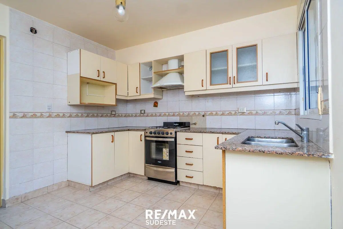 VENTA CASA CARONTI 700 ESPECTACULAR UBICACIÓN 3