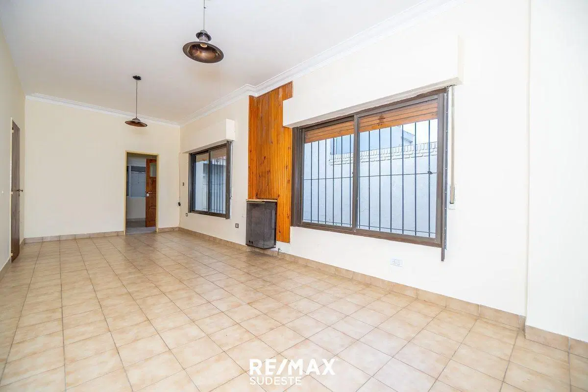 VENTA CASA CARONTI 700 ESPECTACULAR UBICACIÓN 4
