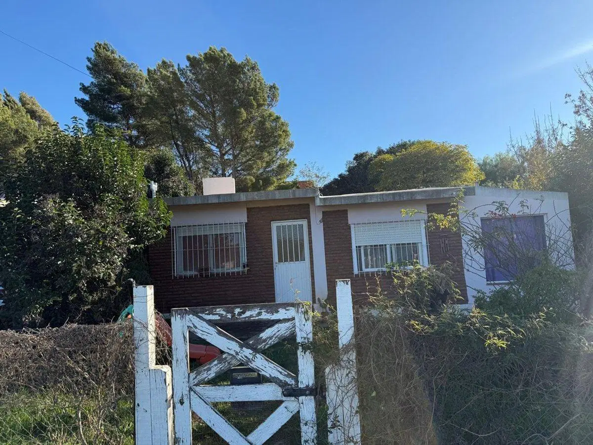 Casa modesta en plena Av San Martin 4