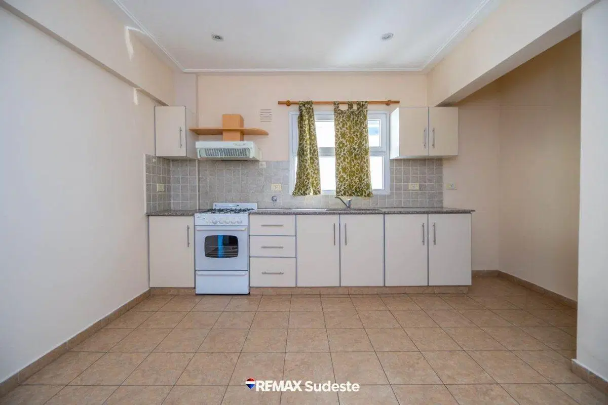ALQUILER DEPARTAMENTO 3 AMBIENTES COCHERA CENTRO 5