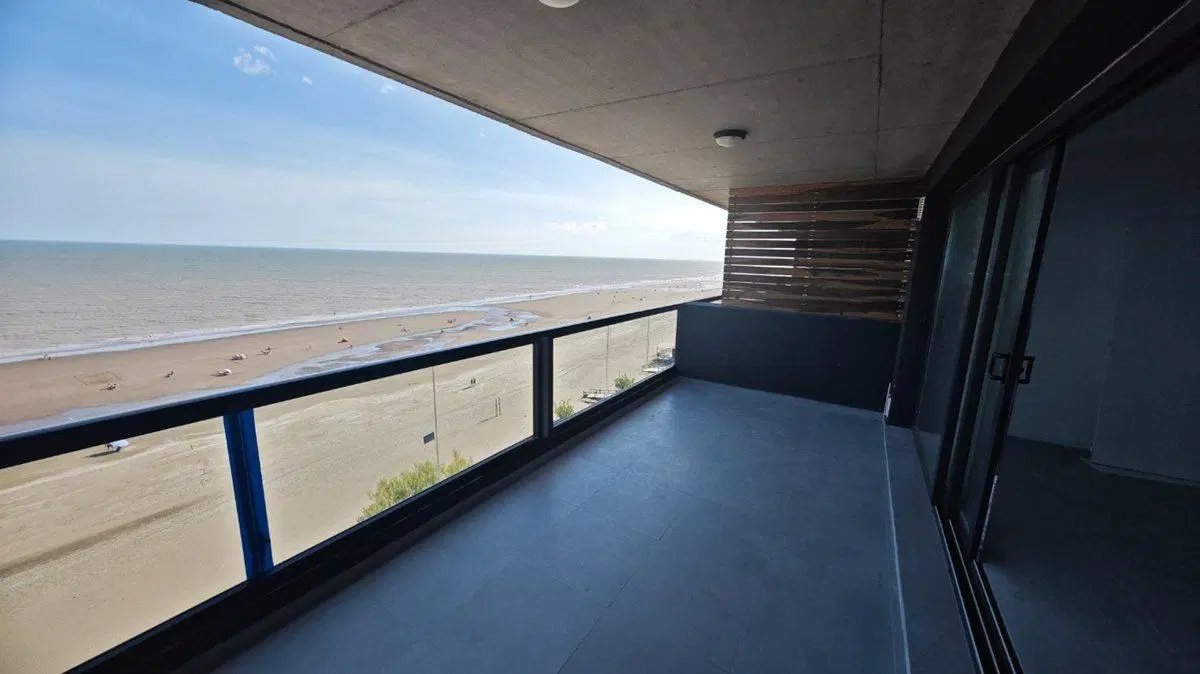 VENTA SEMIPISO A ESTRENAR FRENTE AL MAR. PISO 7 3