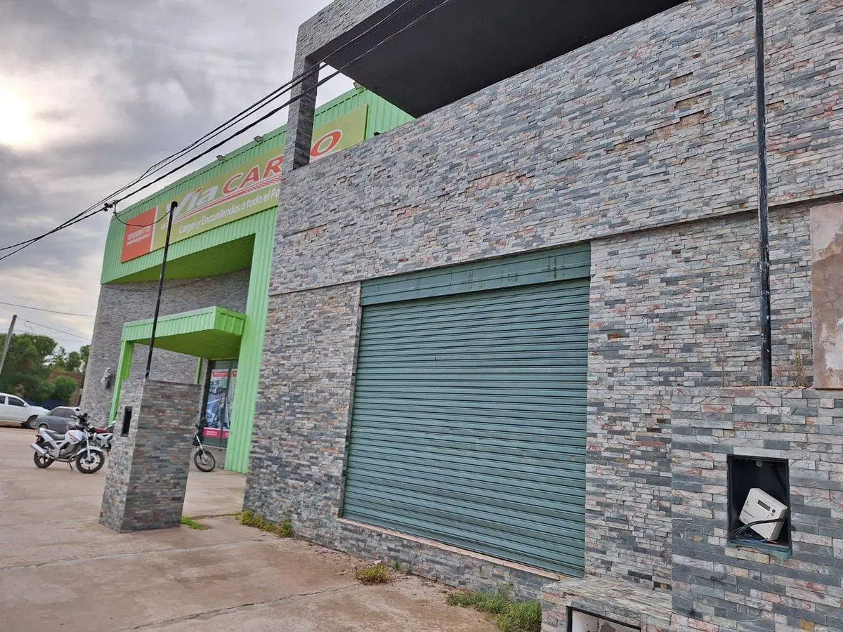 VENDO GALPON CON SALON COMERCIAL EN INGRESO B.BCA 4