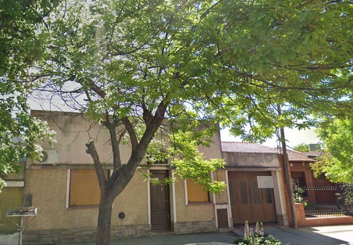 CASA EN VENTA FRENTE A LA CANCHA DE VILLA MITRE