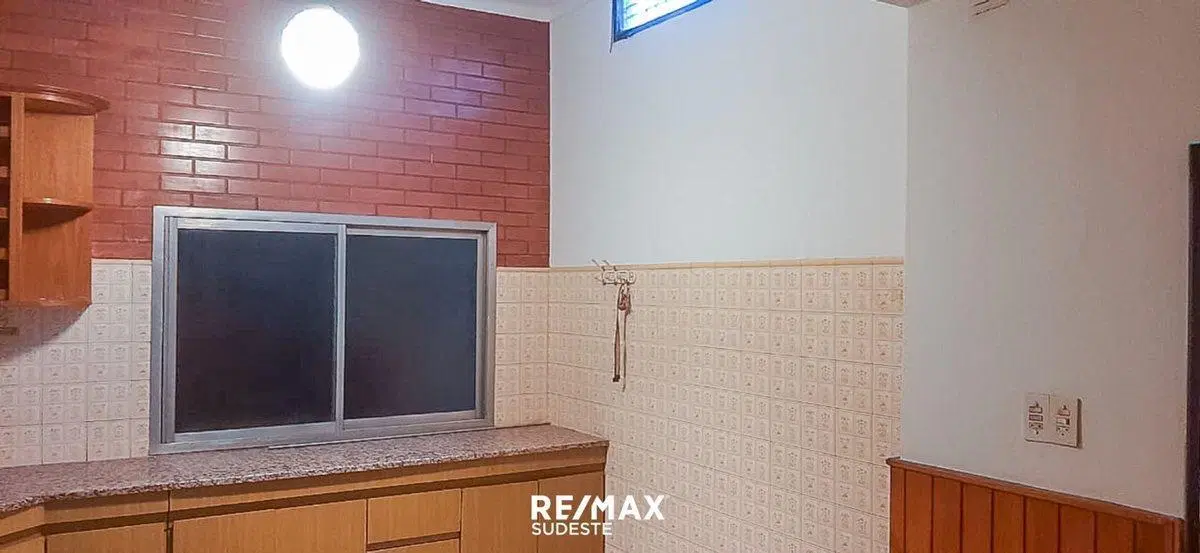 CASA EN VENTA FRENTE A LA CANCHA DE VILLA MITRE 4
