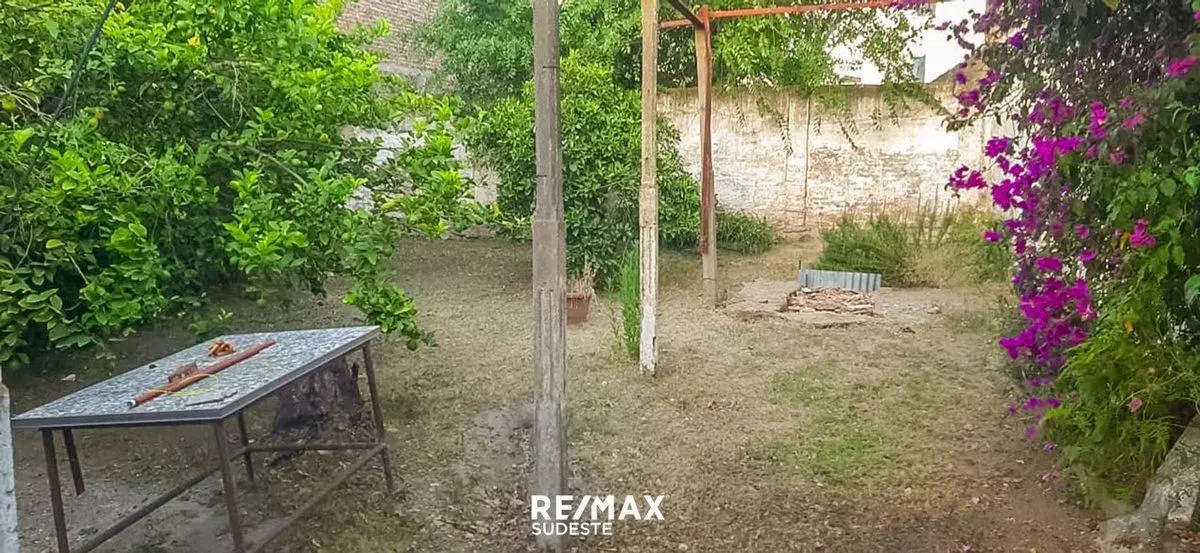 CASA EN VENTA FRENTE A LA CANCHA DE VILLA MITRE 5